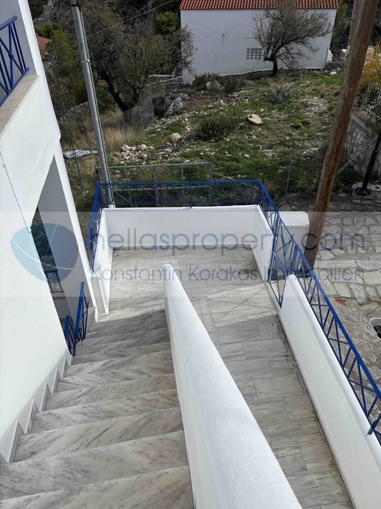 47. REAR ENTRANCE - BACK VIEW