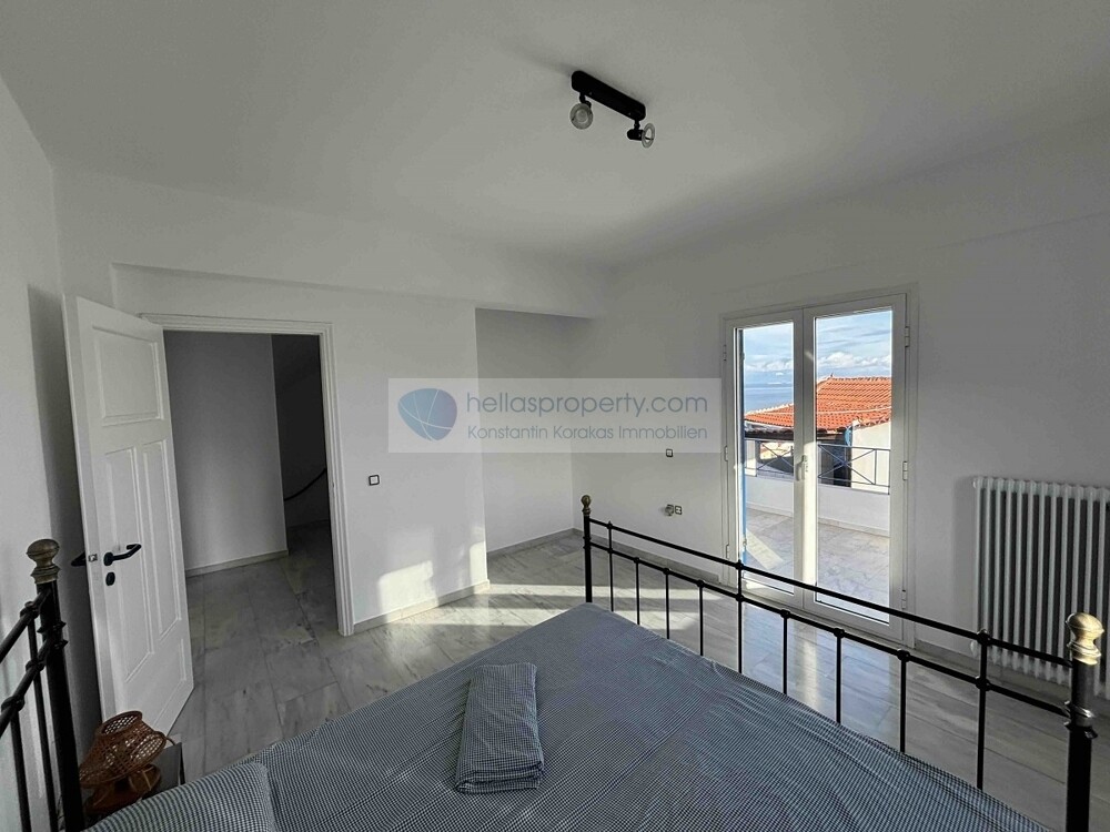 37. BEDROOM 1ST FLOOR