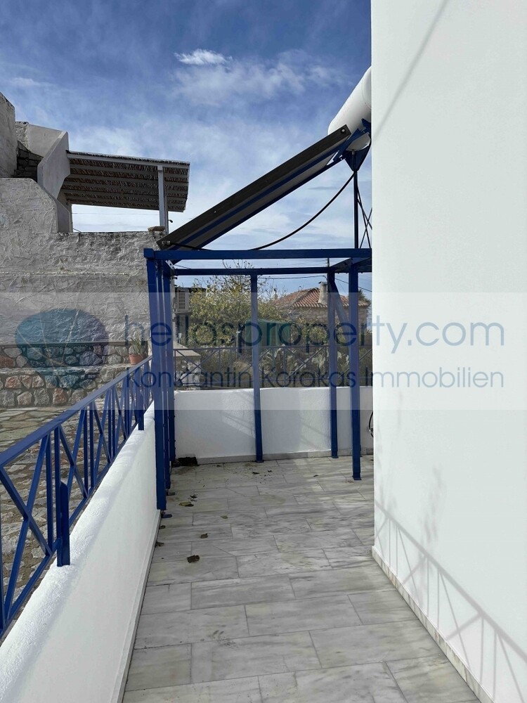 48. REAR ENTRANCE - BACK VIEW