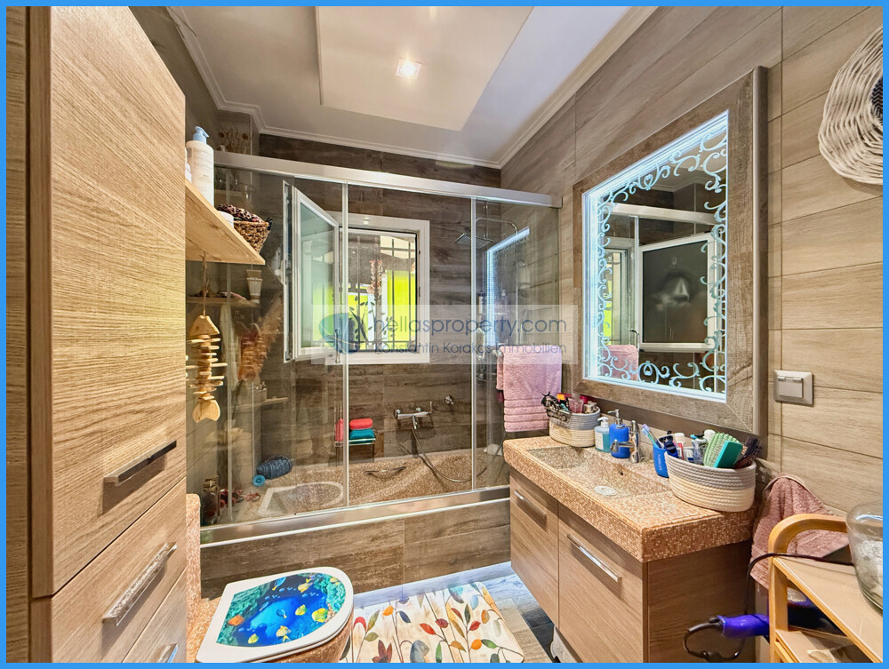 2b1c342c5aa64ccbbbf2305d793a925f-original