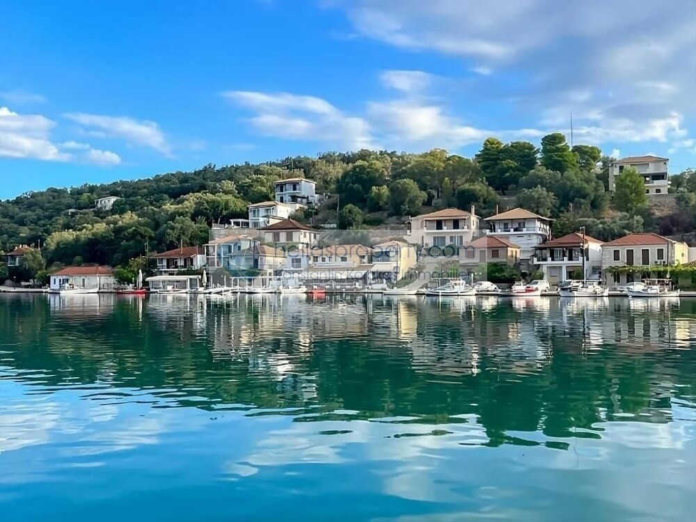 Meganisi 25