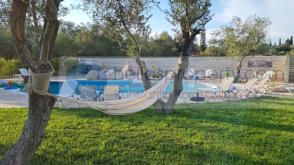 Garten um den Pool