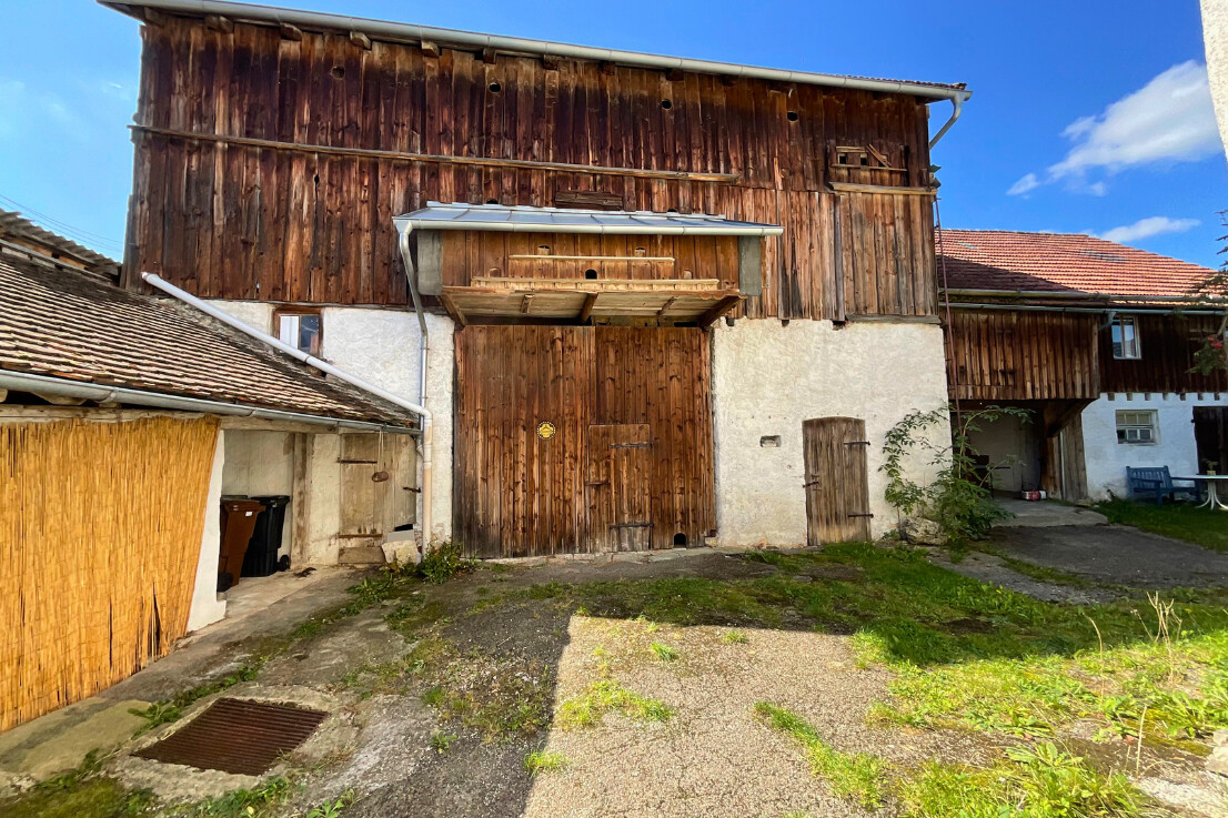 Blick auf die Nebengebäude