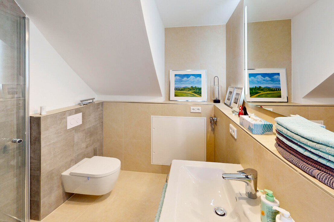 EG Wohnung rechts: Gästebad