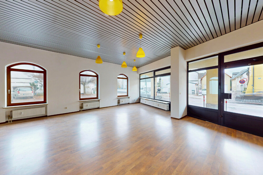 Hauptverkaufsfläche Blick zur Straße