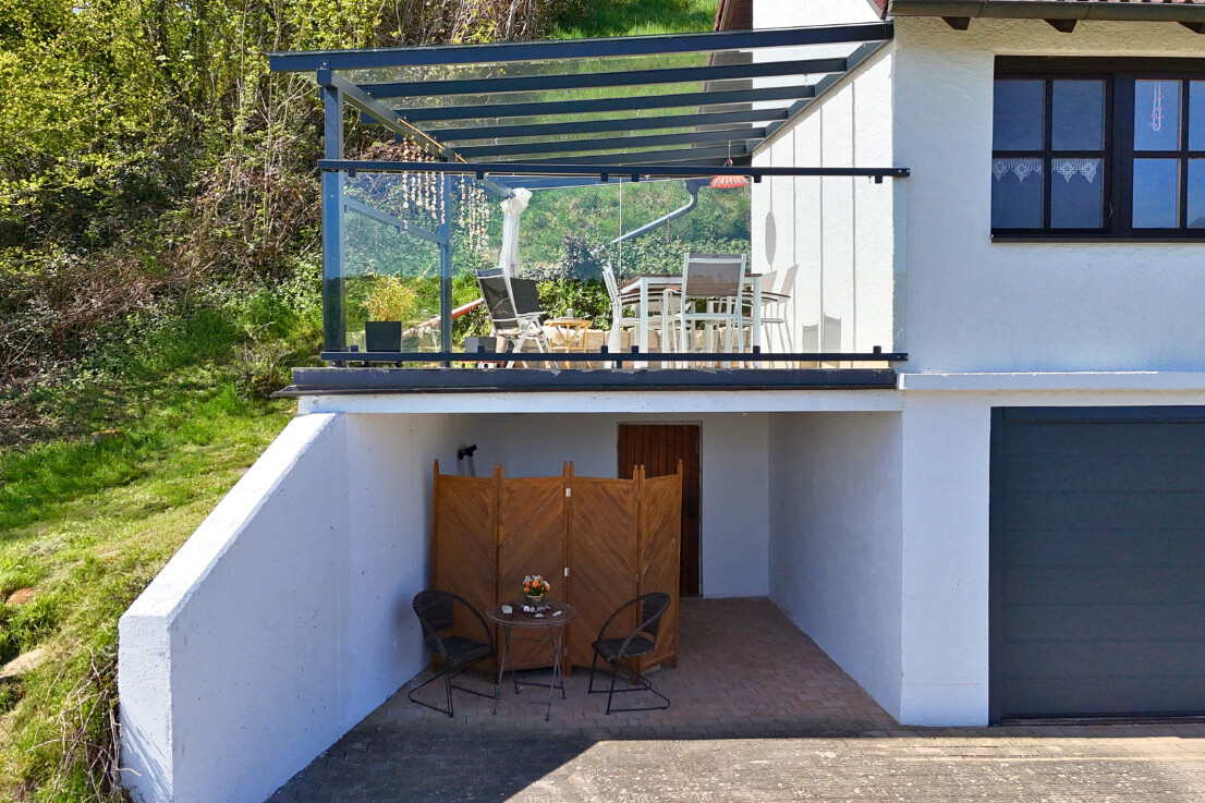 Einfahrt / Terrasse