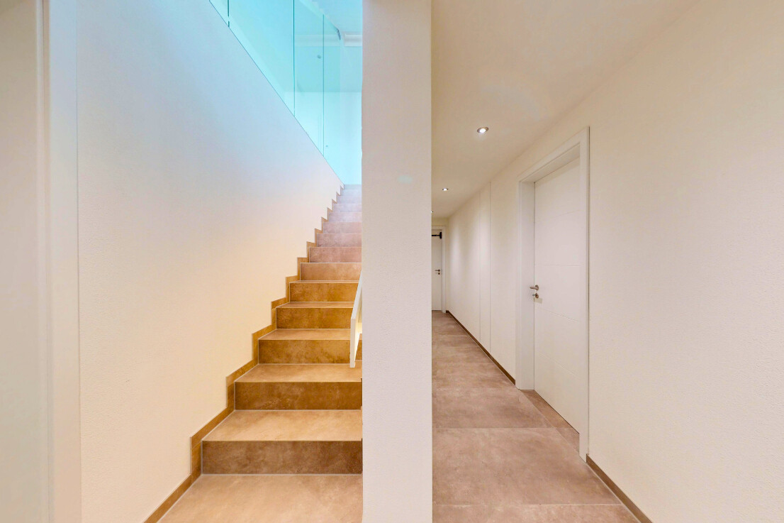 Treppe / Flur KG