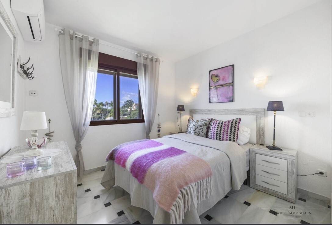 Schlafzimmer 1