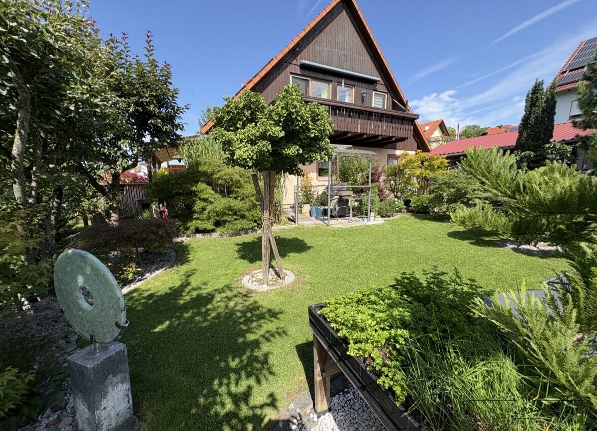 Gartenansicht hinterm Haus