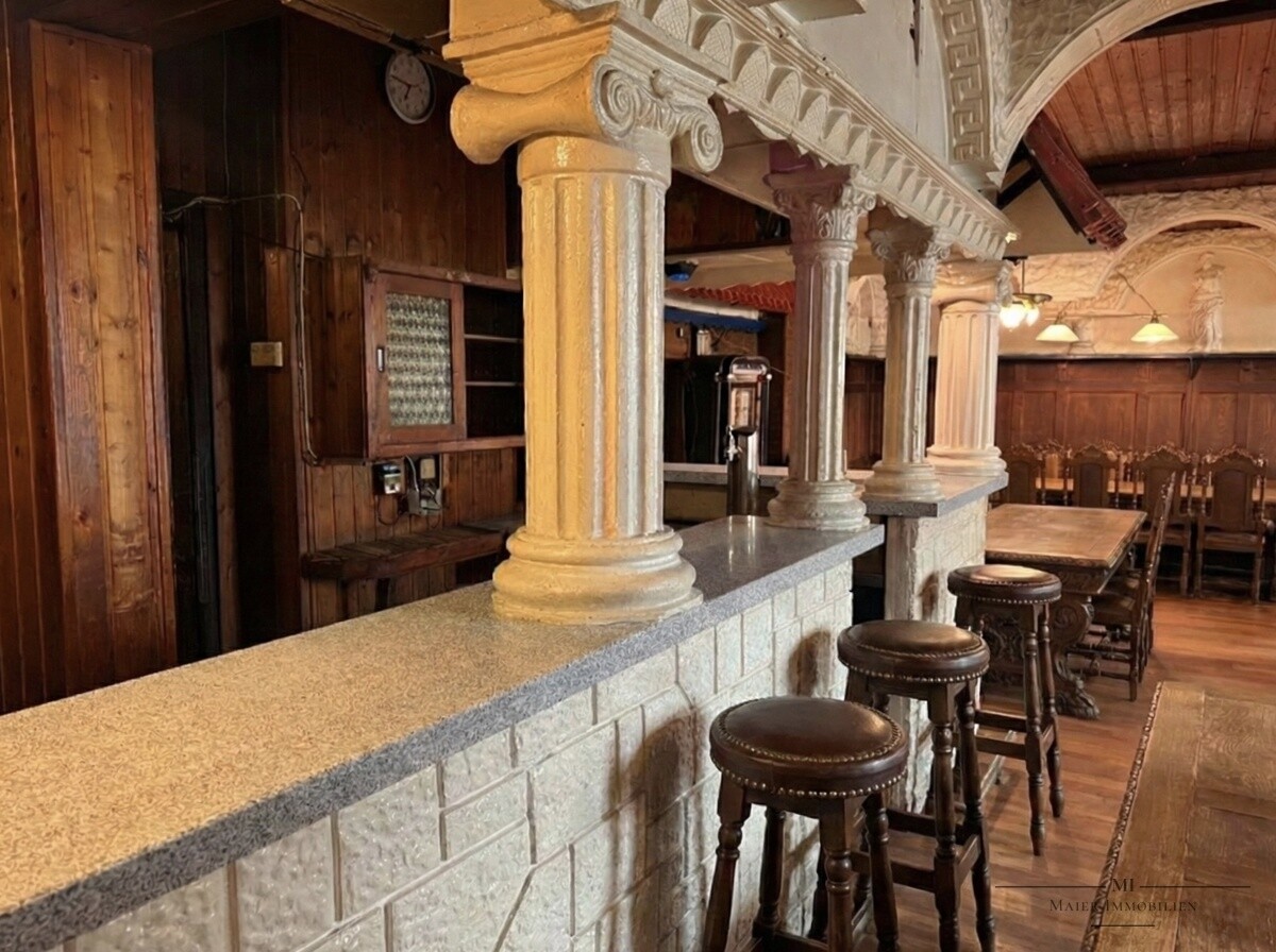 ca. 105 m² anliegendes Gewerbe