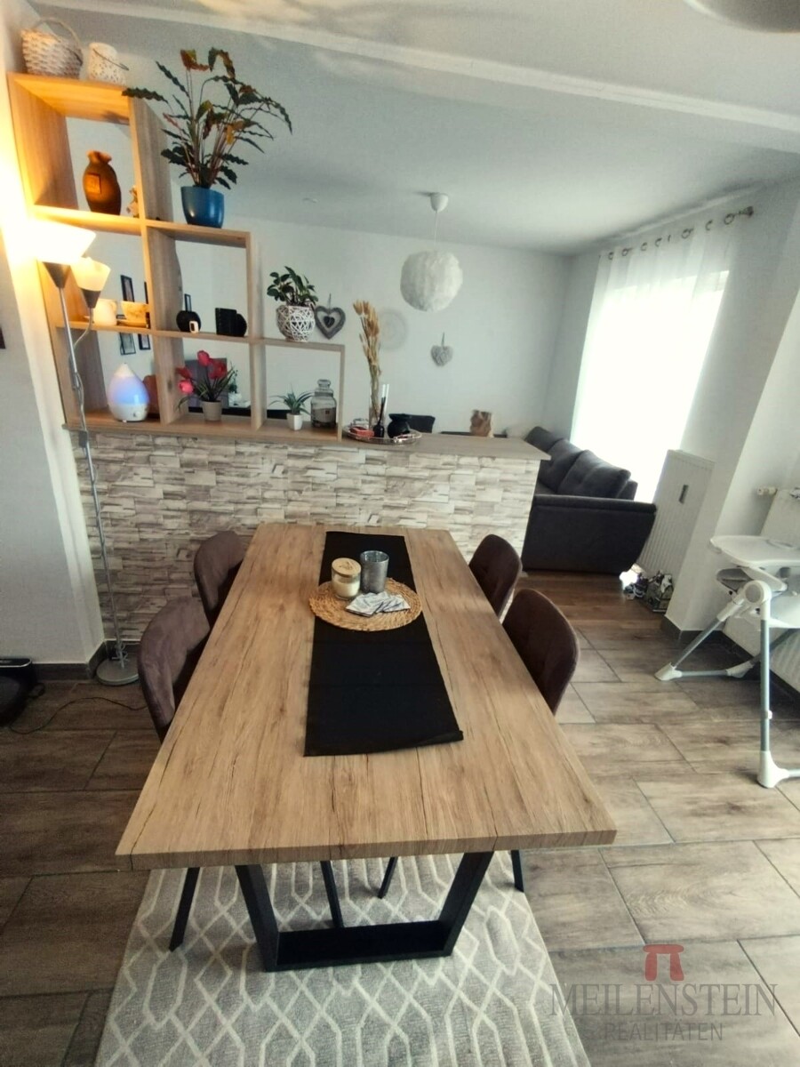 Essen mirt Blick zum Wohnen