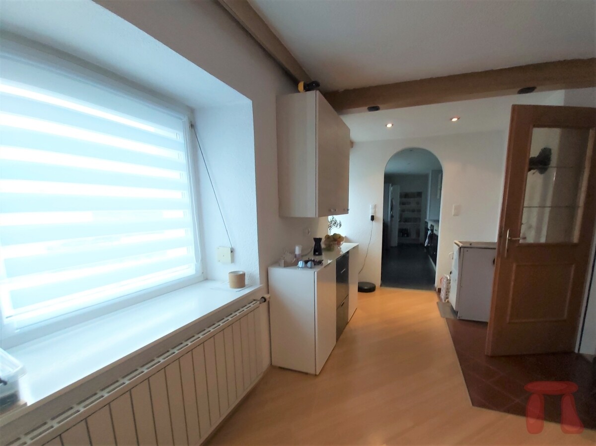 Blick vom Esszimmer in die Küche