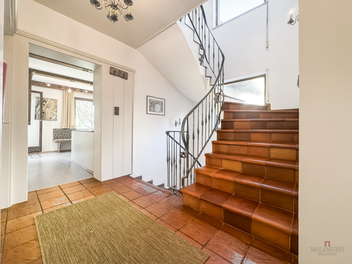 Stiegenaufgang zum OG