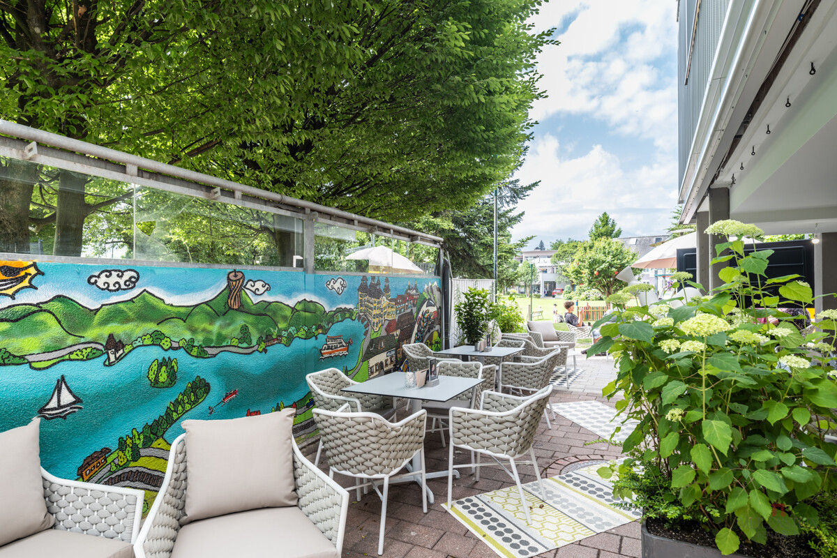 Terrasse im Sommerbetrieb 2025