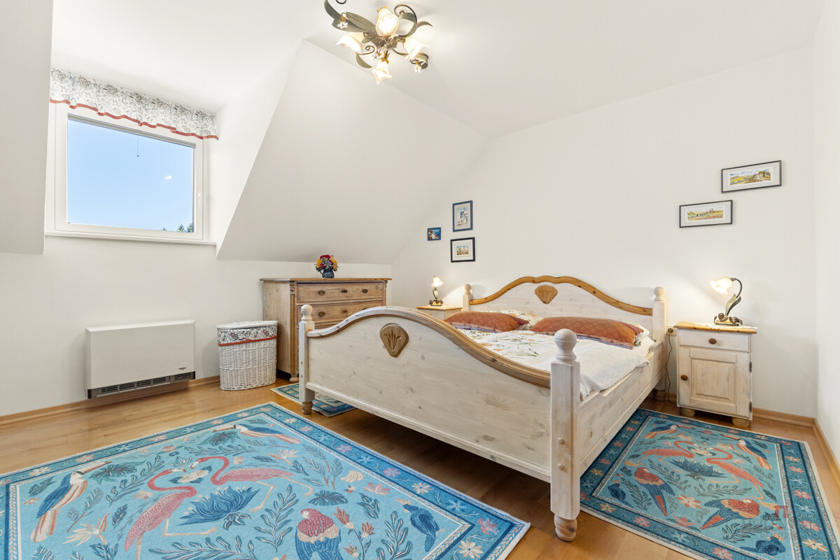Schlafzimmer 1
