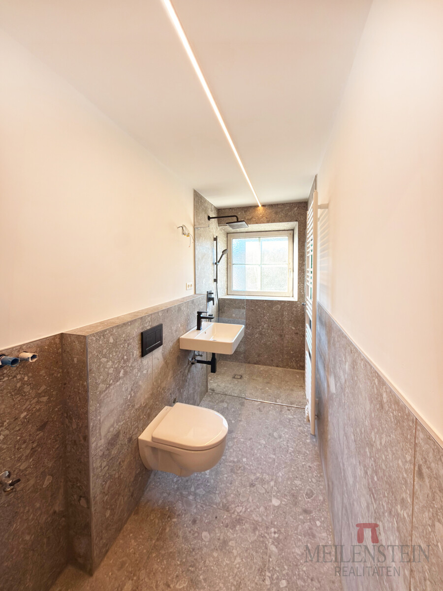 82ac7230-317b-4d24-968b-352adf55543e_original