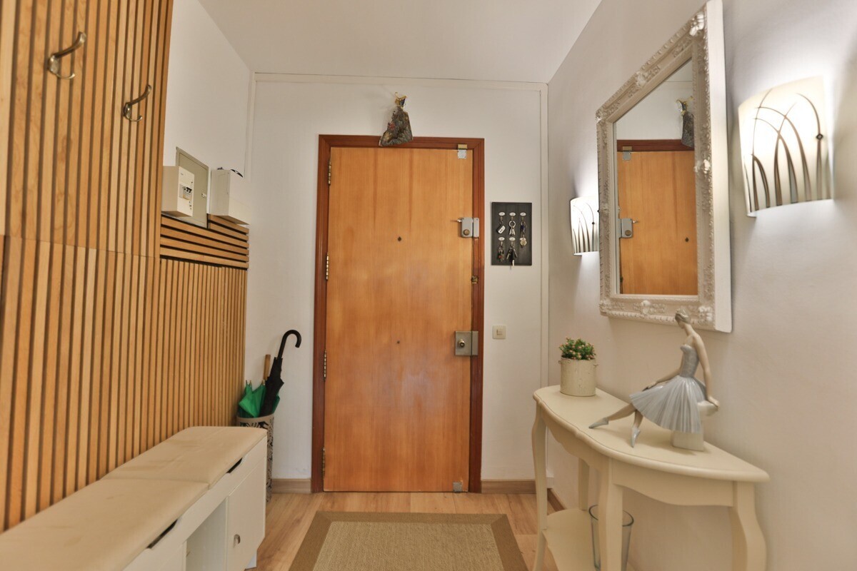 Amplio renovado Apartamento de 3 Dormitorios en Portal Nous