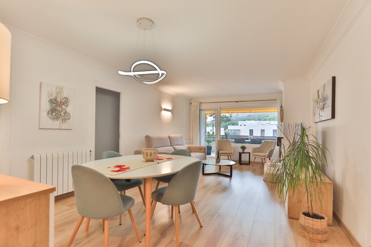 Amplio renovado Apartamento de 3 Dormitorios en Portal Nous