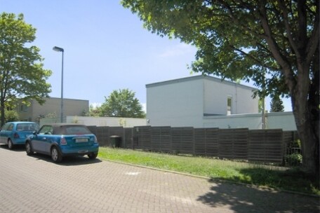 Hausansicht ... uneinsehbar von der Straße