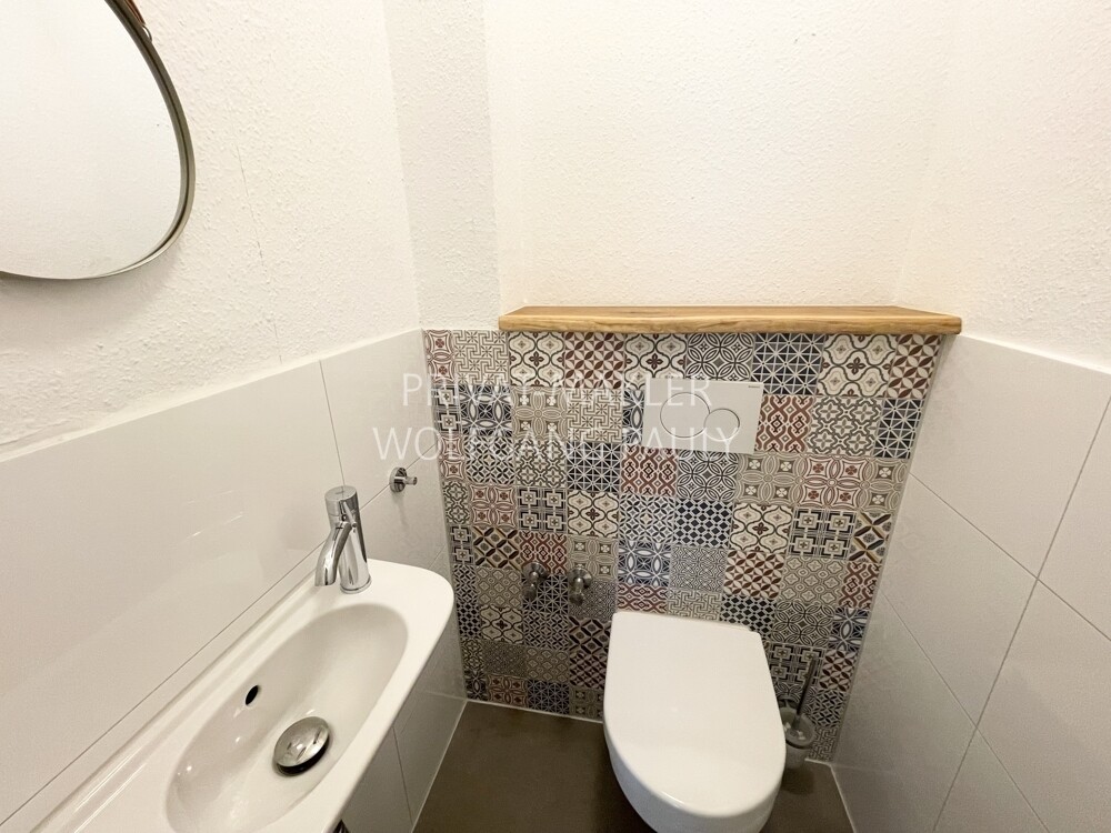 separates WC