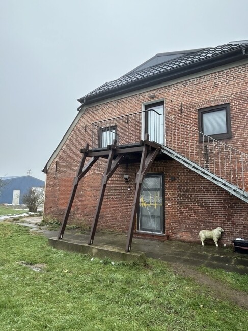 Giebelseite mit separatem Wohnungseingang