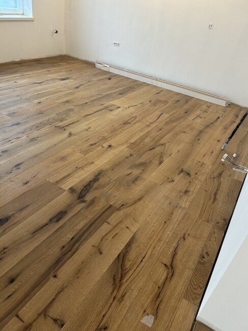 Holzdielenboden in allen Wohnräumen