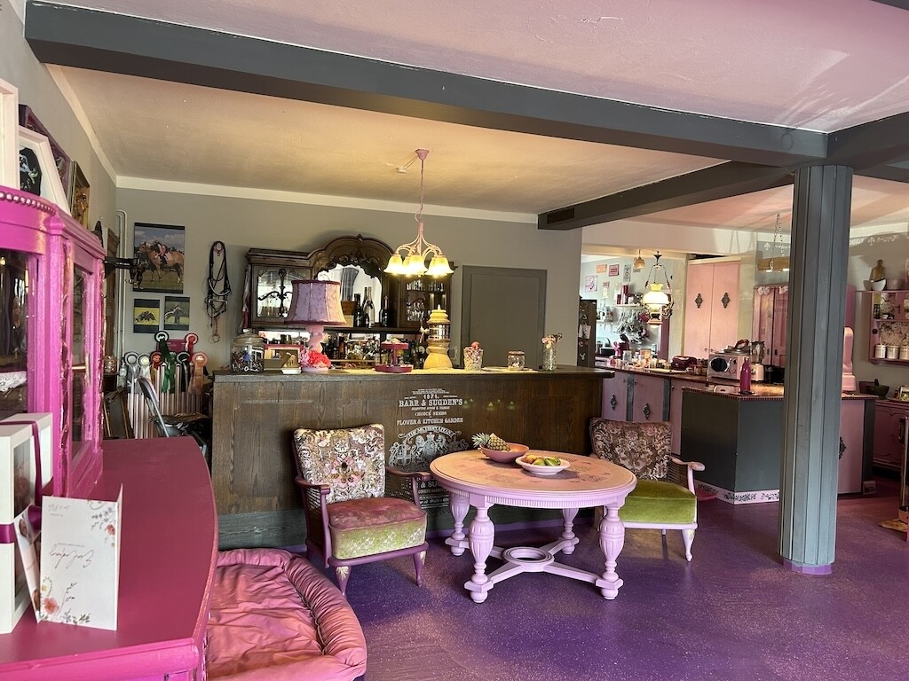 ehem. Schankraum heute die offene Küche und der Eingangsbereich