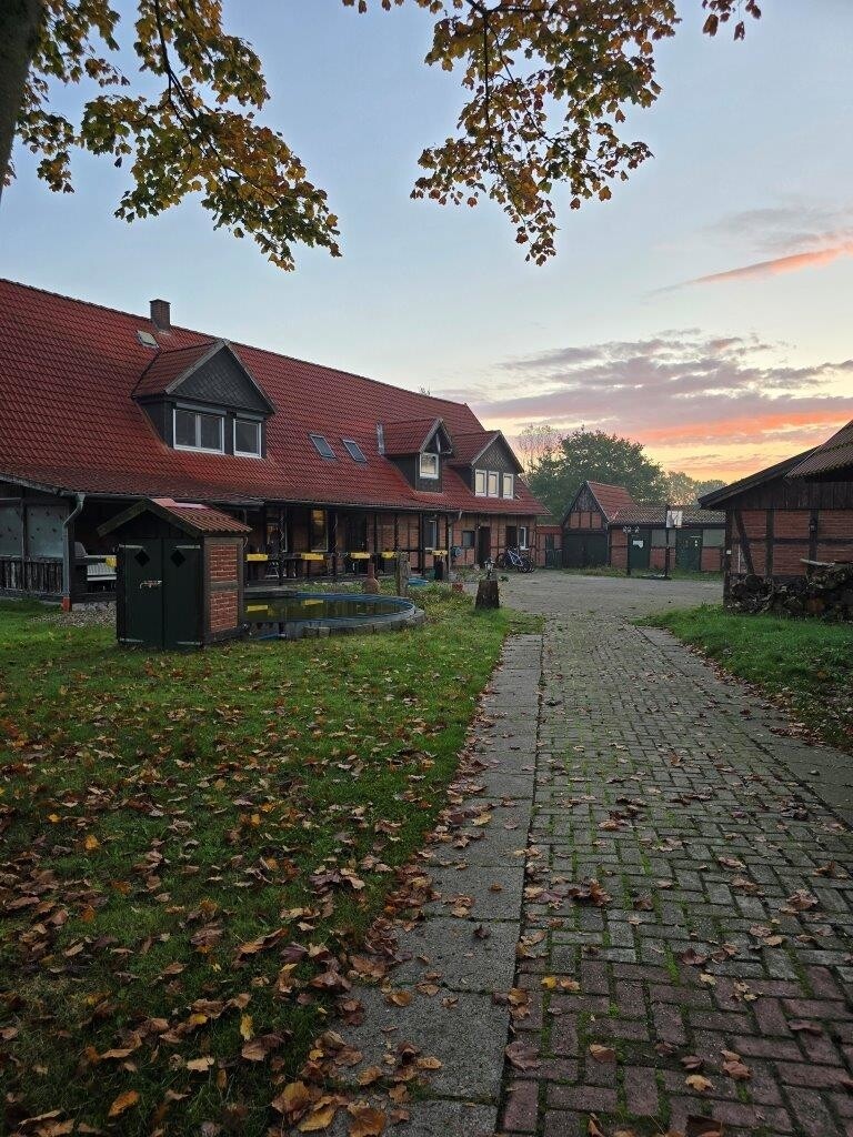 private Reitanlage mit Reithalle und Wohnhaus