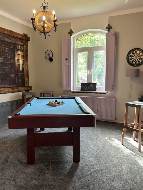 Billard-Bereich im Wohnraum