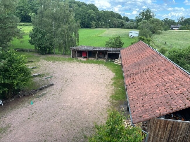 Unterstände erweiterter Hofbereich