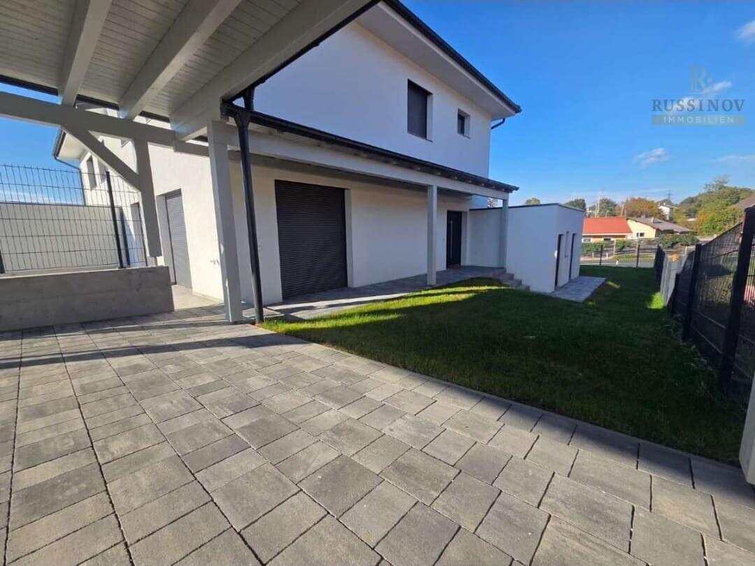 Carport und Hauszugang