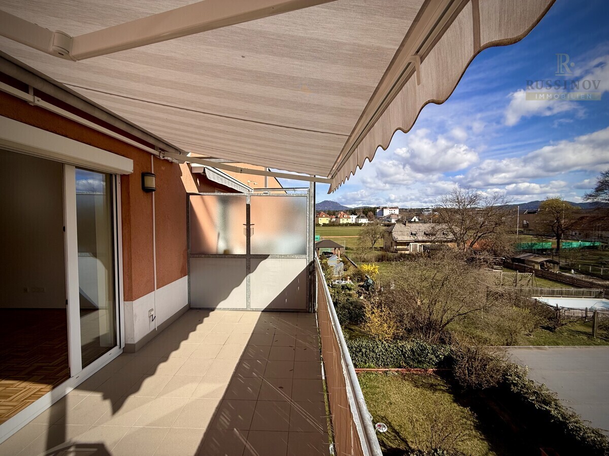 Balkon mit Markise