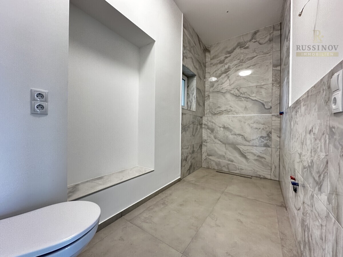 Badezimmer mit Dusche