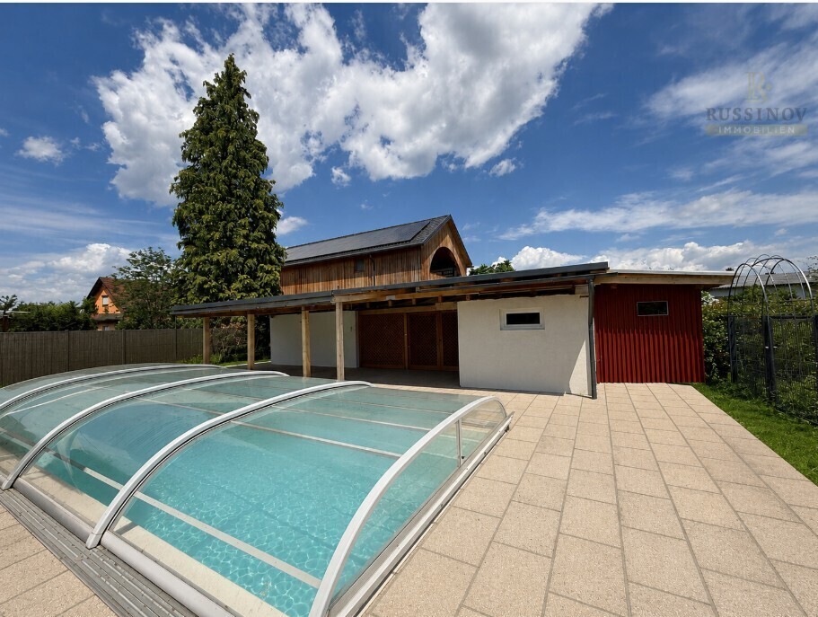 Überdachter Pool