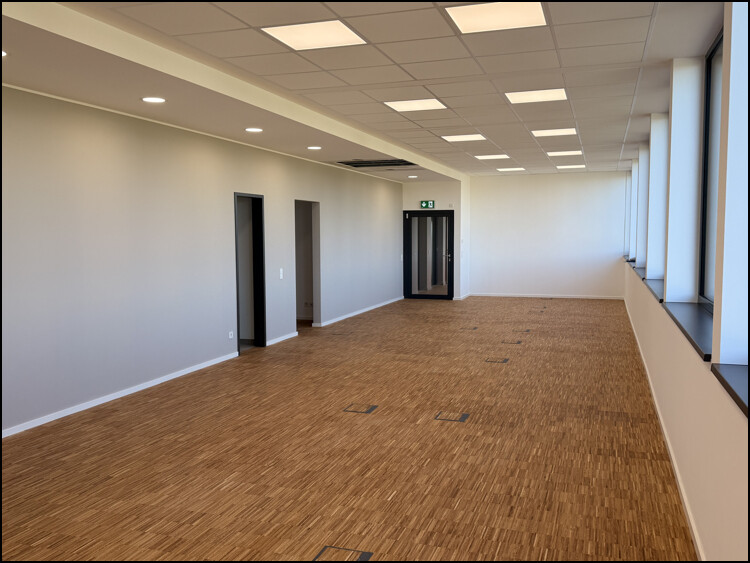 Gr. Büro mit Eingang