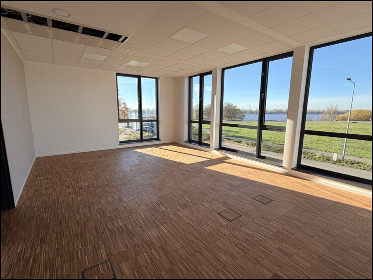 Büro zur Elbe