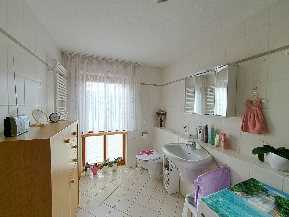 großes Badezimmer