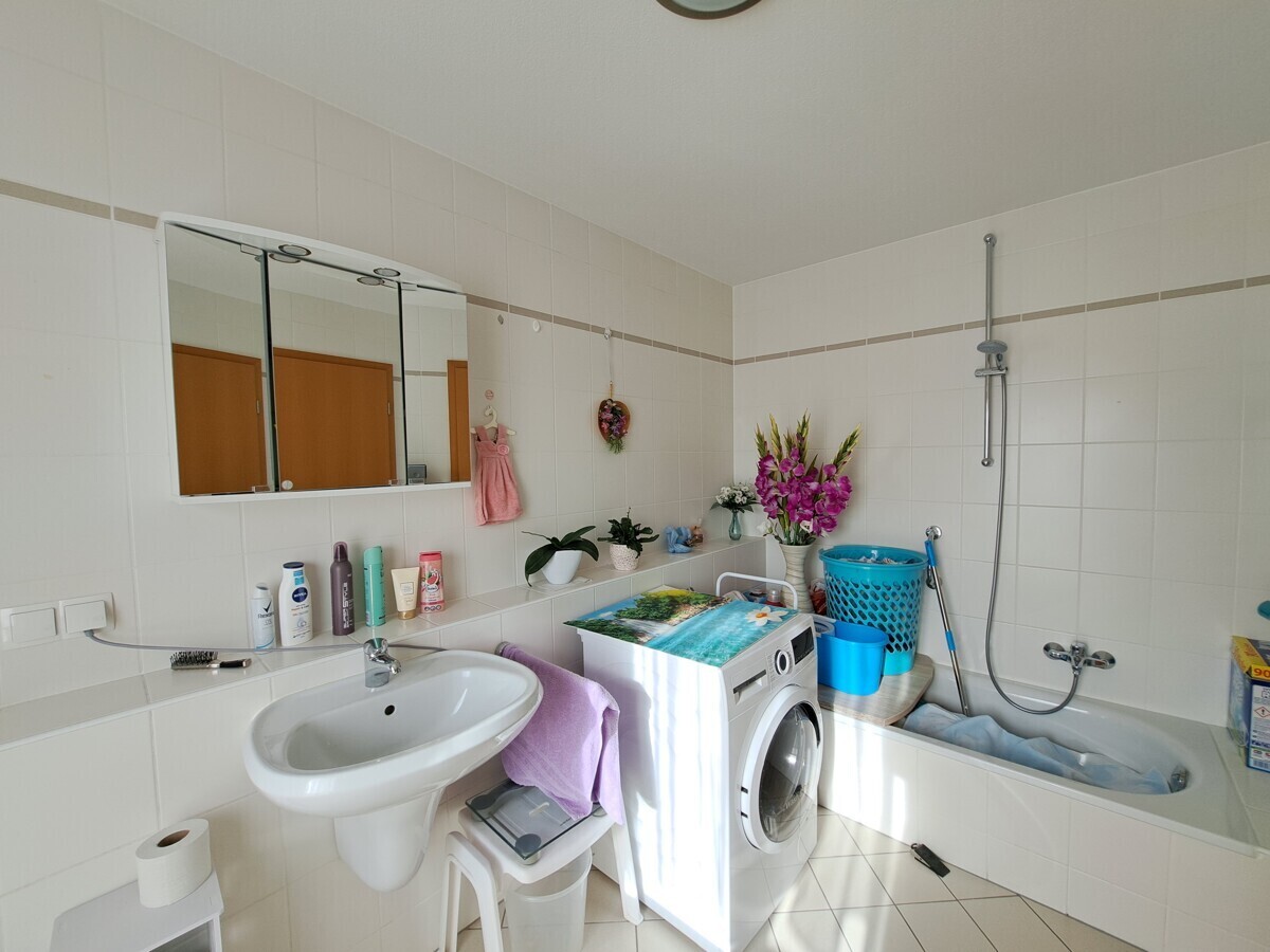 großes Badezimmer
