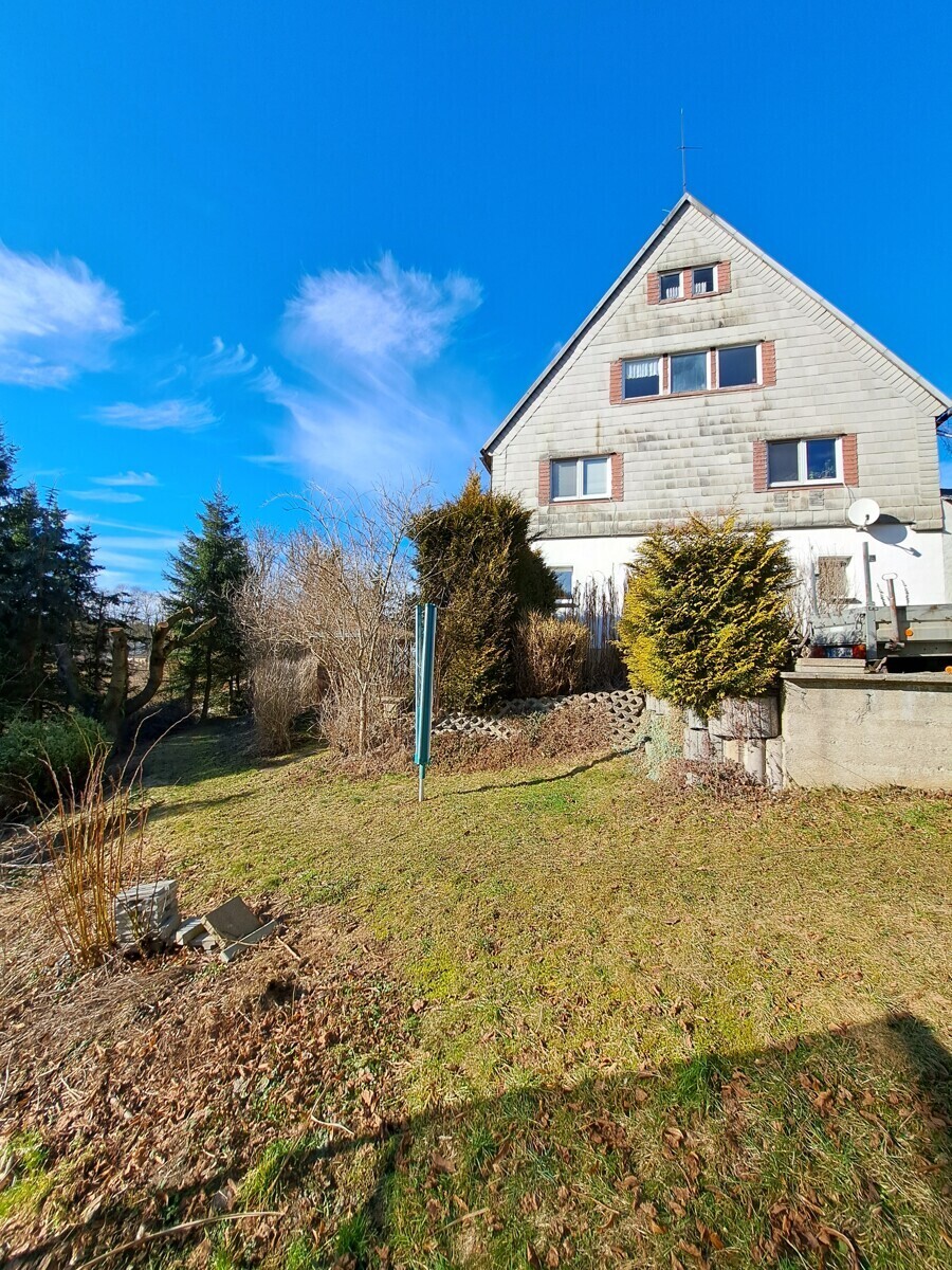 Giebelansicht Haus / Einfahrt Hof