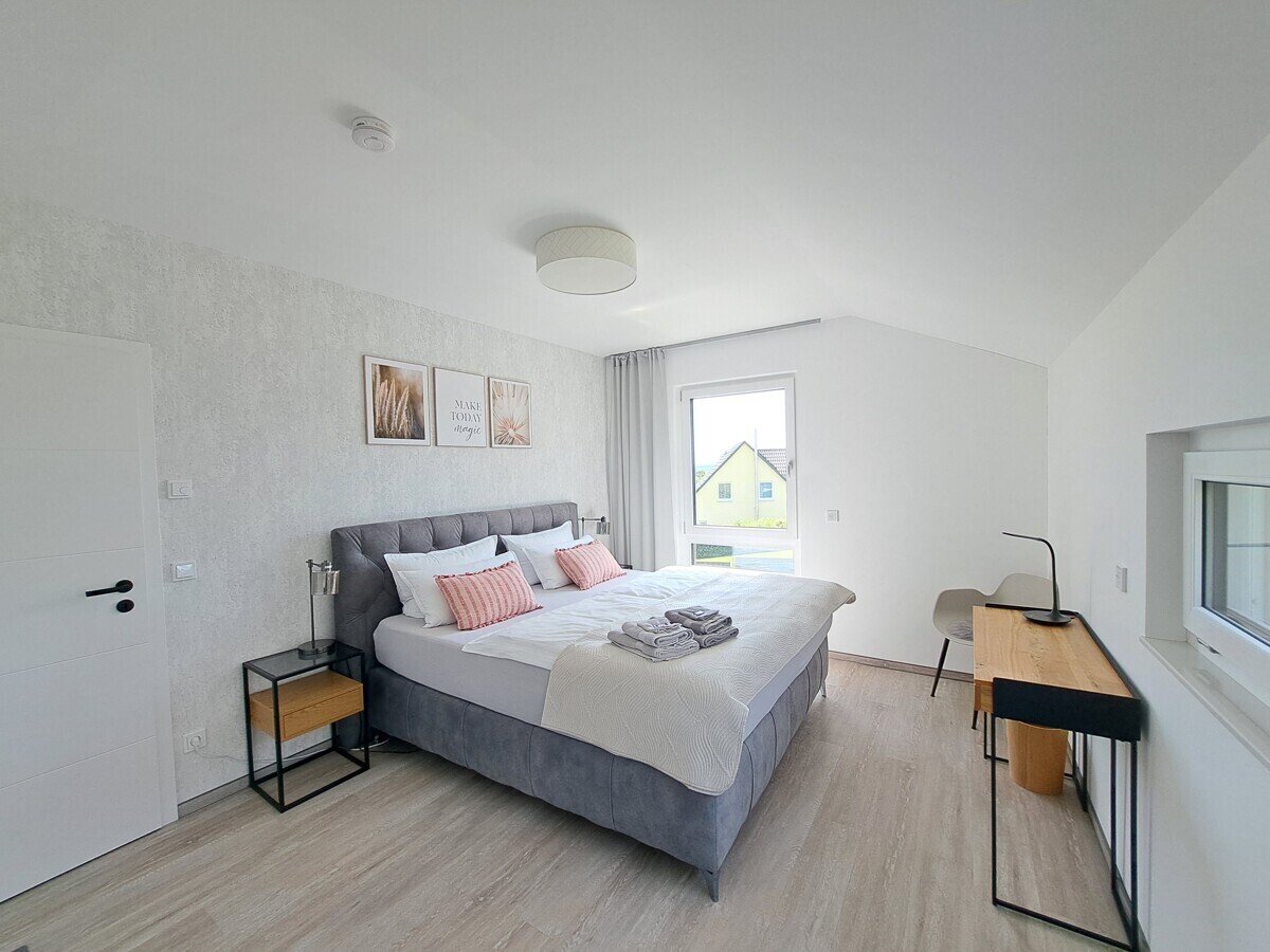 DG - Schlafzimmer 2