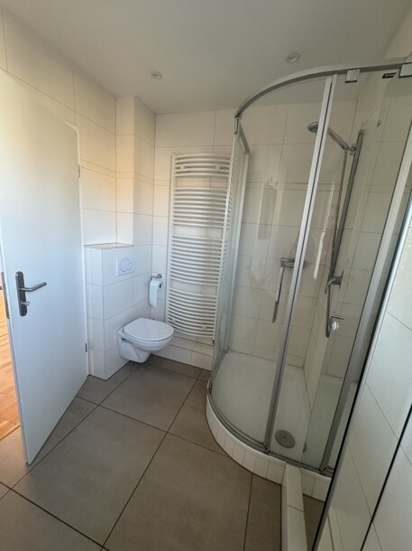Dusche und Wanner