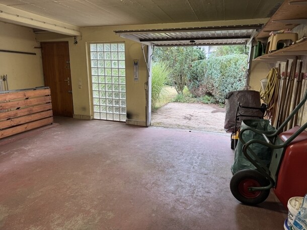 Garage mit Zugang Garten