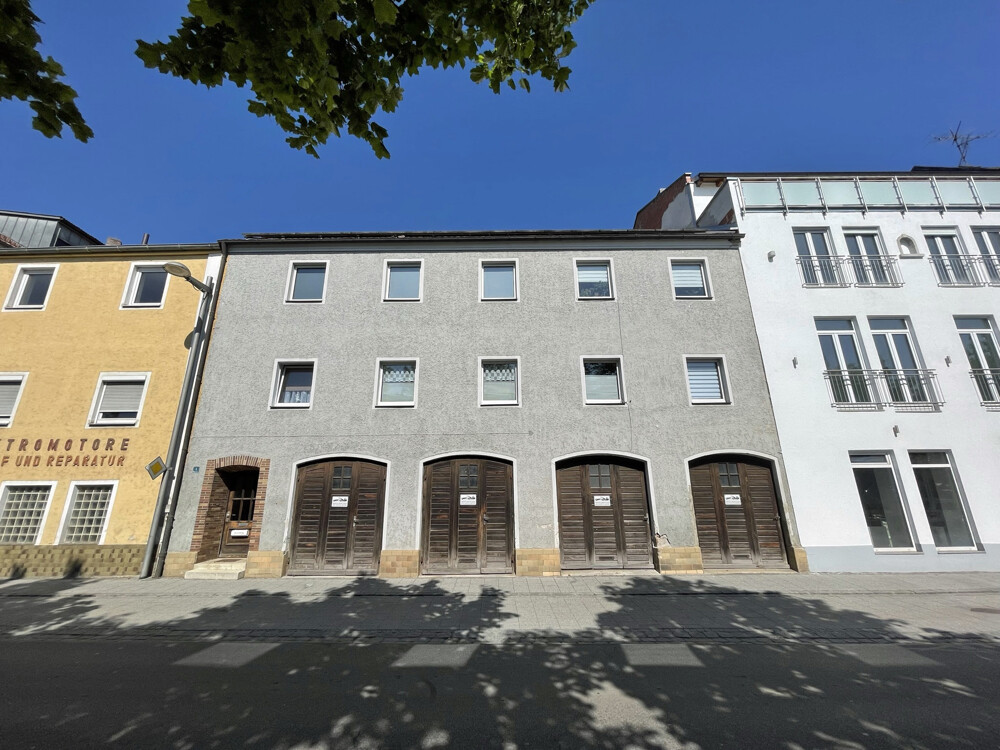 Zufahrt zum Stellplatz über Rückgebäude (Ob. Regenstraße)