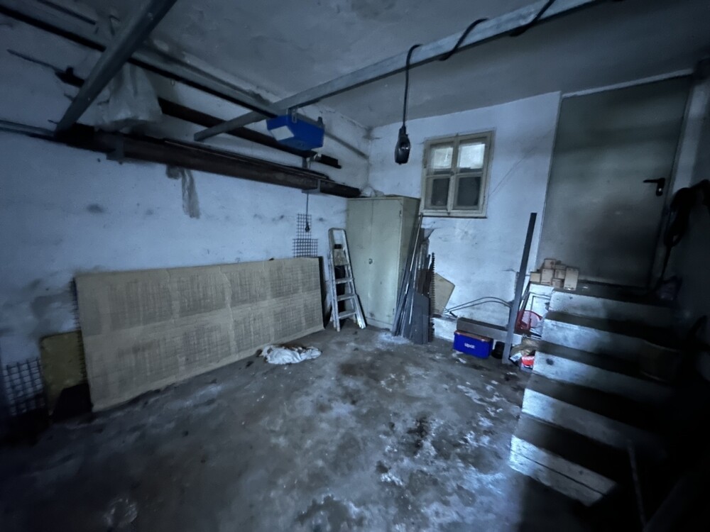 Garage 2 mit Zugang Werkstatt