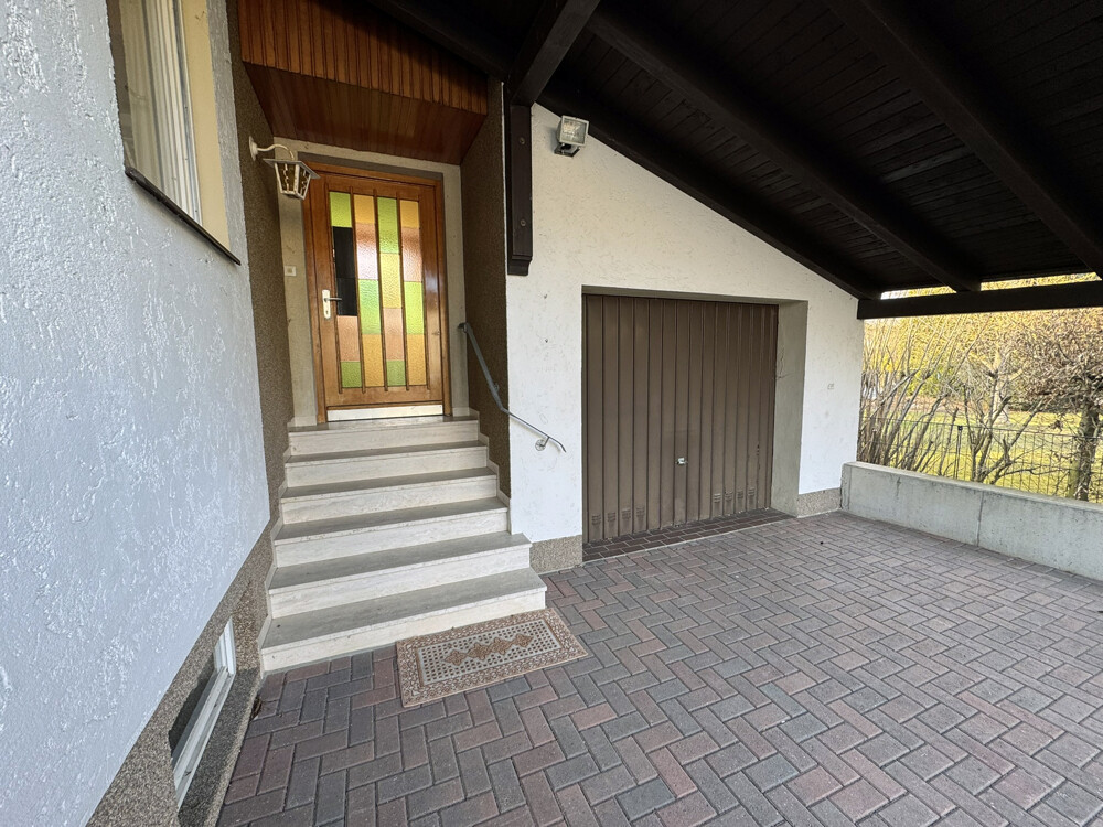Hauseingang / Garage