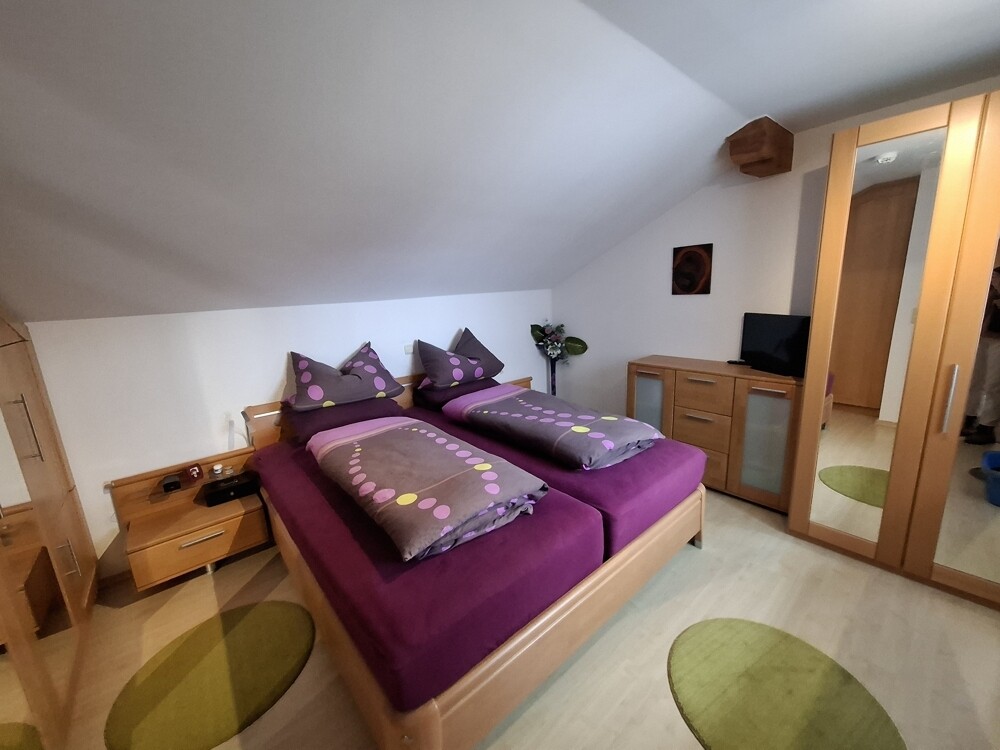 Schlafzimmer Bild 1