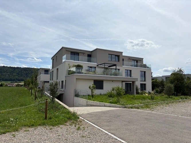 Wohnung links