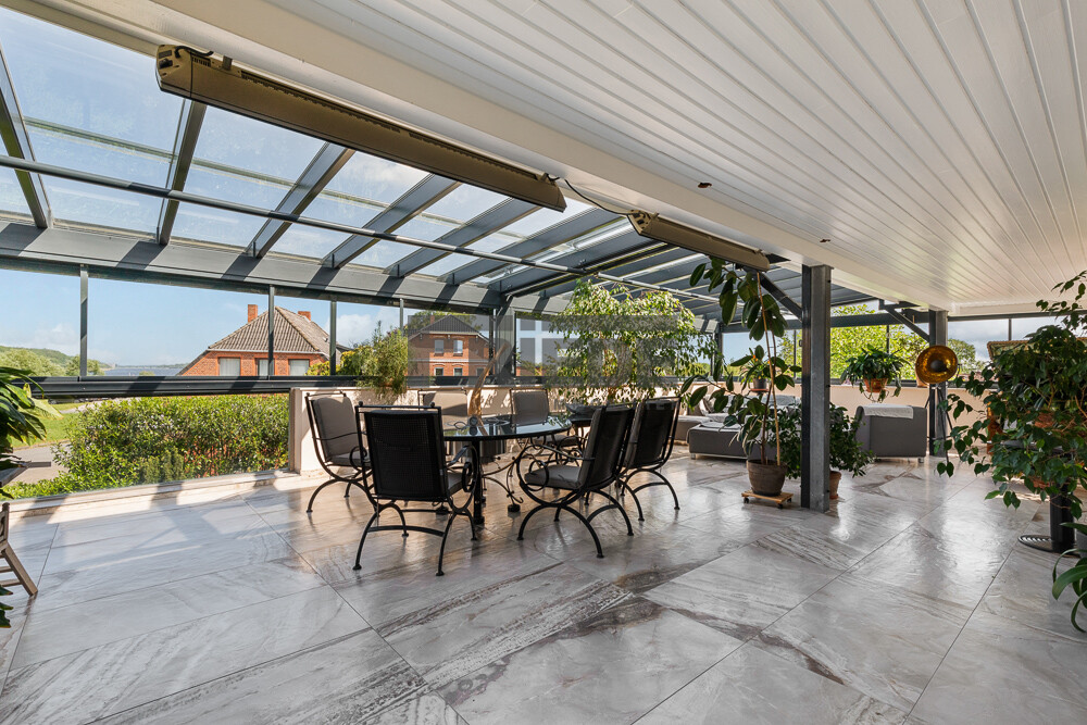 überdachte Terrasse OG