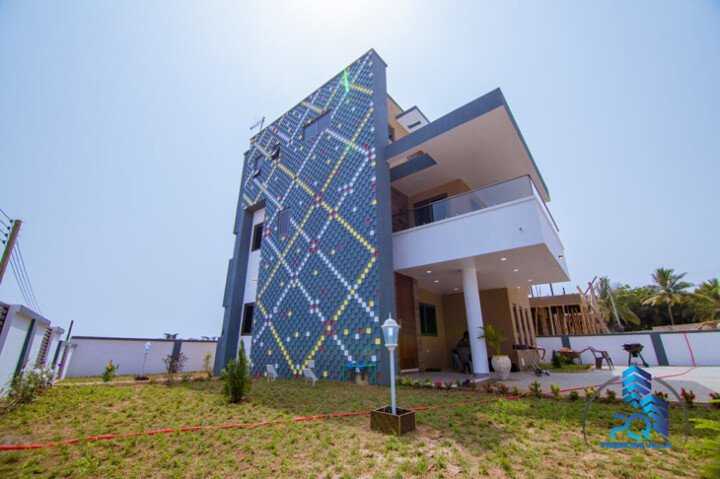 Stadthaus mit Dachterrasse in Ghana