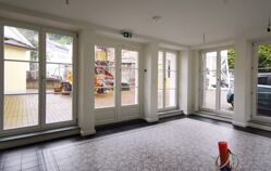 kleiner Raum Café Büro-Blick Innenhof